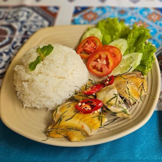 CƠM GÀ LUỘC ( BOILED CHICKEN RICE 🍚)