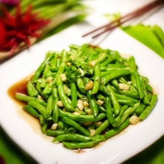 ĐẬU CÔ VE XÀO TỎI ( STIR - FRIED GREEN BEAN WITH GARLIC )