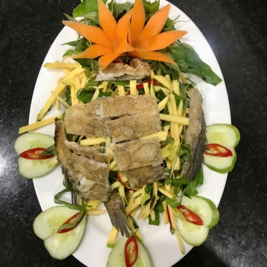 GỎI XOÀI KHÔ CÁ SẶC ( MANGO WITH DRIED GOURAMI FISH SALAD )